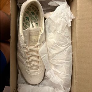 Adidas Men's Off-White Sneakers